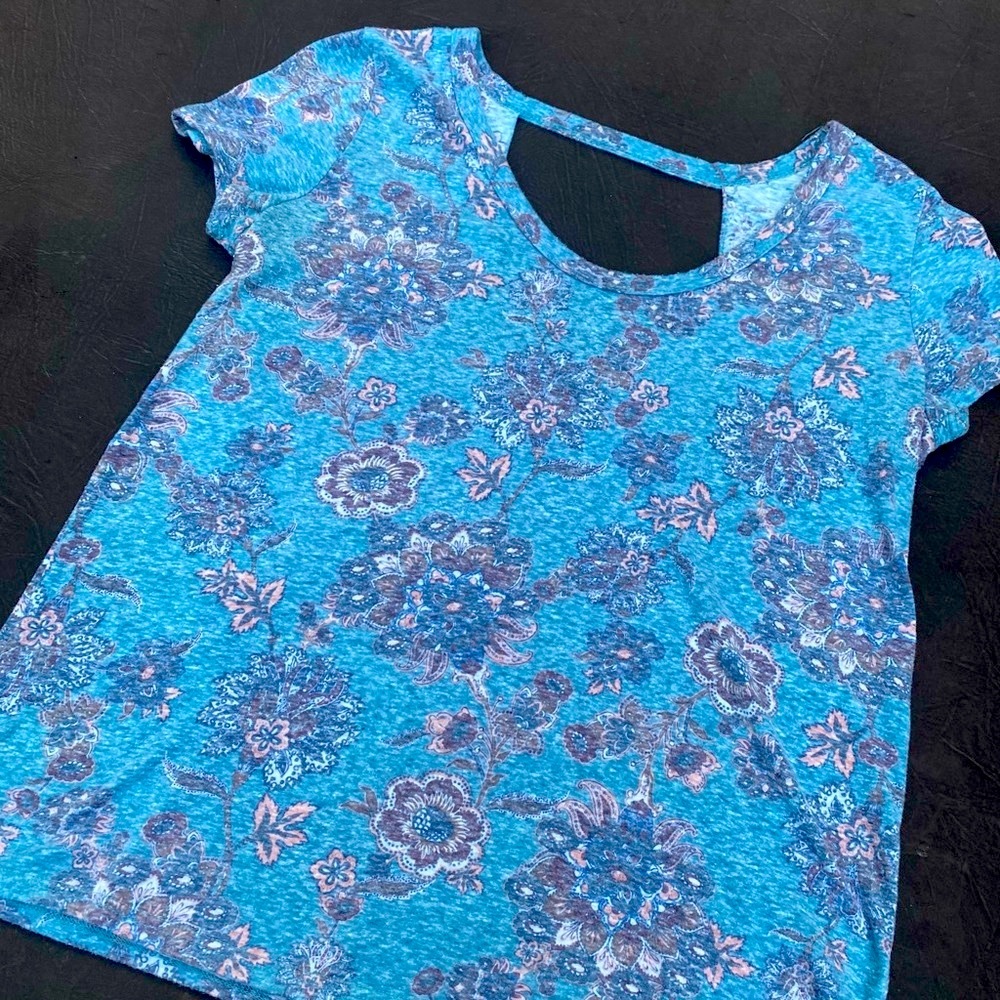 Daytrip (Buckle) Design Short Sleeve Summer Top